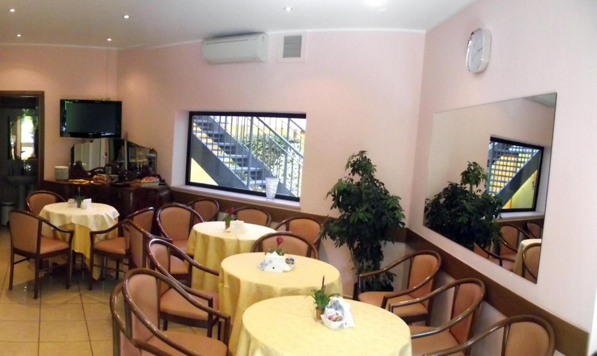 Hotel Motel Ovest Vittuone Exterior photo