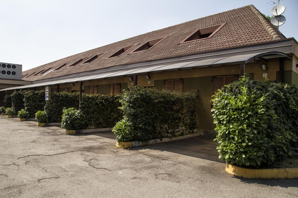 Hotel Motel Ovest Vittuone Exterior photo